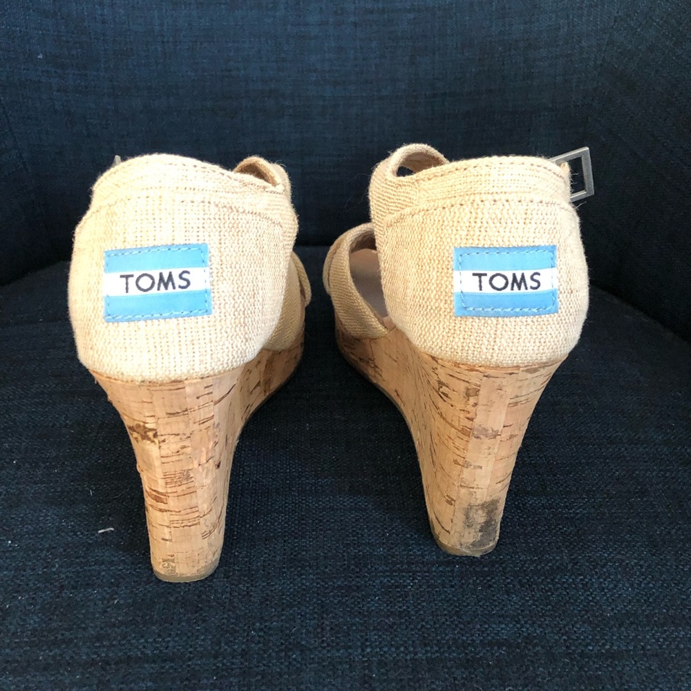 Toms burlap sandals in size 6M.